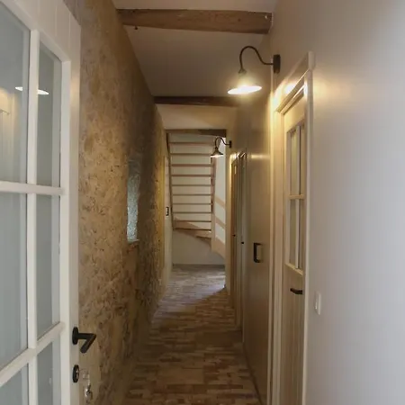 - La Couderquié Hébergement de vacances *