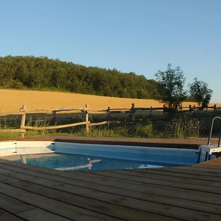 - La Couderquié Hébergement de vacances *